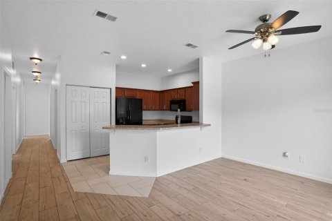 Townhouse in Port Orange, Florida 3 bedrooms, 98.94 sq.m. № 2210608 - photo 6