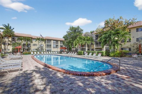 Condo in Pompano Beach, Florida, 1 bedroom  № 1991350 - photo 26