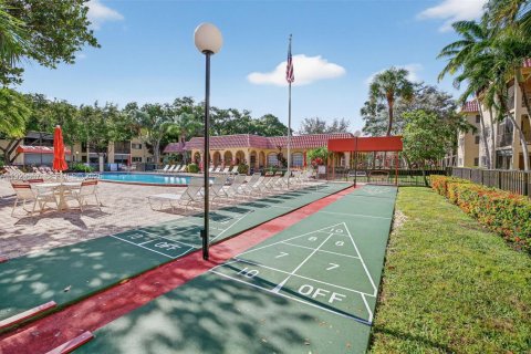 Condo in Pompano Beach, Florida, 1 bedroom  № 1991350 - photo 27