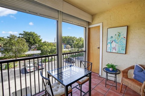 Condo in Pompano Beach, Florida, 1 bedroom  № 1991350 - photo 6
