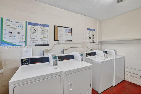 Condo in Pompano Beach, Florida, 1 bedroom  № 1991350 - photo 22