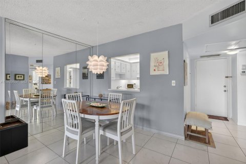 Condo in Pompano Beach, Florida, 1 bedroom  № 1991350 - photo 10