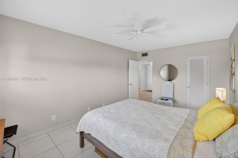 Condo in Pompano Beach, Florida, 1 bedroom  № 1991350 - photo 20