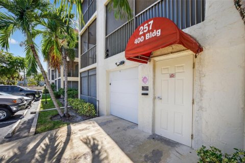 Condo in Pompano Beach, Florida, 1 bedroom  № 1991350 - photo 30