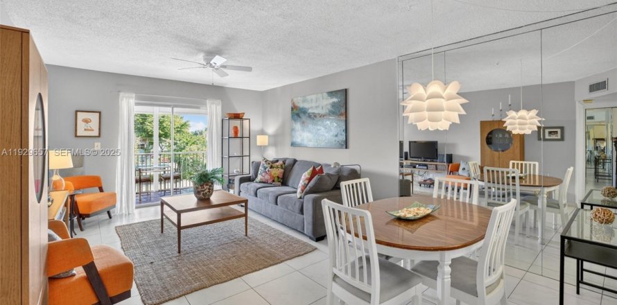 Condo in Pompano Beach, Florida, 1 bedroom  № 1991350