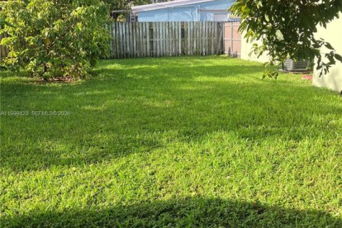 House in Miami, Florida 3 bedrooms, 164.62 sq.m. № 2066800 - photo 4