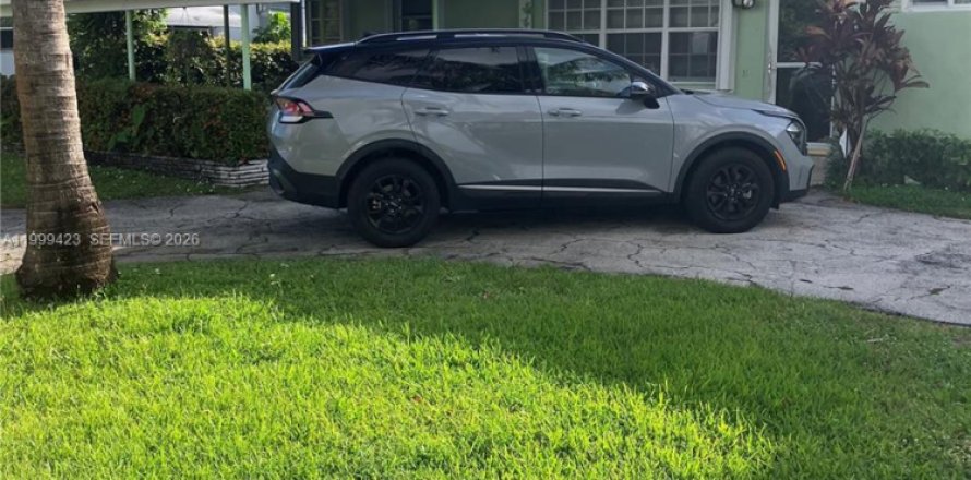 House in Miami, Florida 3 bedrooms, 164.62 sq.m. № 2066800