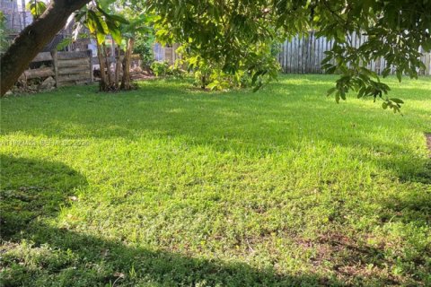 House in Miami, Florida 3 bedrooms, 164.62 sq.m. № 2066800 - photo 3