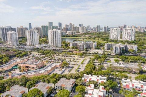 Купить кондоминиум в Авентура, Флорида 2 спальни, 101.82м2, № 2085167 - фото 9