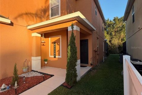 House in Davenport, Florida 4 bedrooms, 164.25 sq.m. № 2433140 - photo 2