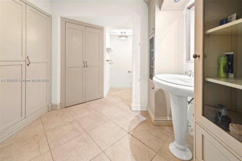 Купить кондоминиум в Ки-Бискейн, Флорида 2 спальни, 138.24м2, № 1958805 - фото 24