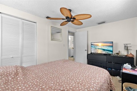 Immobilier commercial à vendre à Saint Petersburg, Floride: 4 chambres, 135.45 m2 № 2101434 - photo 19