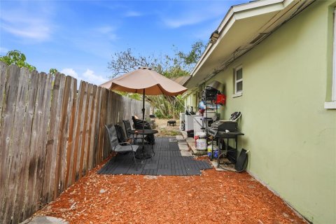 Immobilier commercial à vendre à Saint Petersburg, Floride: 4 chambres, 135.45 m2 № 2101434 - photo 25