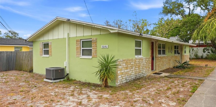 Immobilier commercial à Saint Petersburg, Floride 4 chambres, 135.45 m2 № 2101434