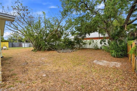 Immobilier commercial à vendre à Saint Petersburg, Floride: 4 chambres, 135.45 m2 № 2101434 - photo 24