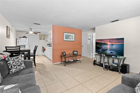 Immobilier commercial à vendre à Saint Petersburg, Floride: 4 chambres, 135.45 m2 № 2101434 - photo 13