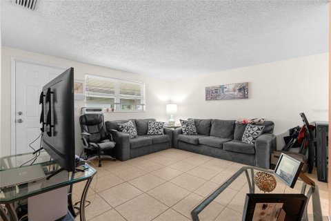 Immobilier commercial à vendre à Saint Petersburg, Floride: 4 chambres, 135.45 m2 № 2101434 - photo 15