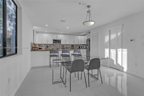 Copropriété à vendre à Coral Gables, Floride: 2 chambres, 171.68 m2 № 2339923 - photo 9