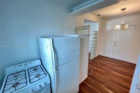 Снять в аренду квартиру в Майами-Бич, Флорида 37.81м2, № 1989301 - фото 7