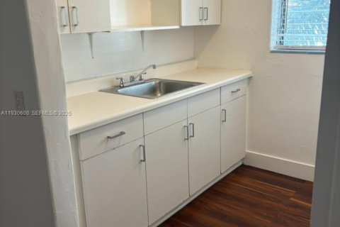 Снять в аренду квартиру в Майами-Бич, Флорида 37.81м2, № 1989301 - фото 9