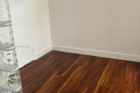 Снять в аренду квартиру в Майами-Бич, Флорида 37.81м2, № 1989301 - фото 6