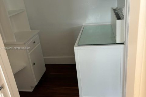 Снять в аренду квартиру в Майами-Бич, Флорида 37.81м2, № 1989301 - фото 5