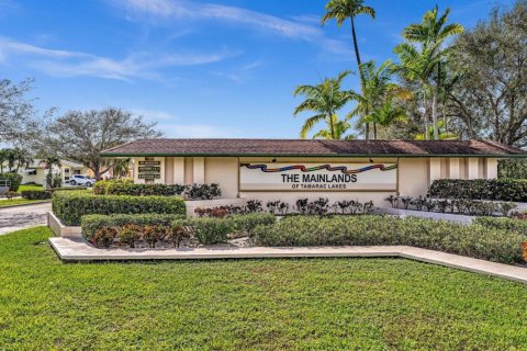 House in Tamarac, Florida 2 bedrooms, 99.22 sq.m. № 976584 - photo 1