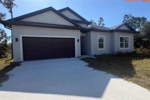 House in Port Charlotte, Florida 3 bedrooms, 164.72 sq.m. № 2112131