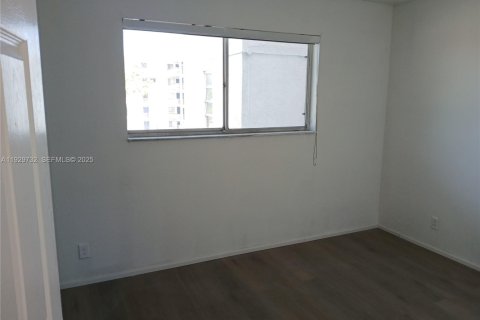 Condo in Miramar, Florida, 2 bedrooms № 2250459 - photo 10
