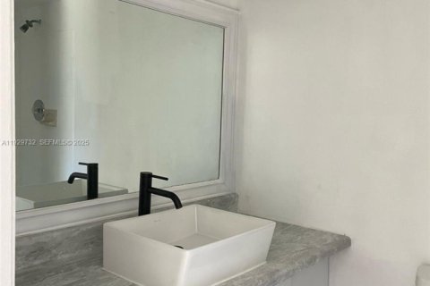Condo in Miramar, Florida, 2 bedrooms № 2250459 - photo 6