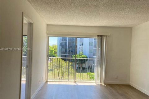 Condo in Miramar, Florida, 2 bedrooms  № 2250459