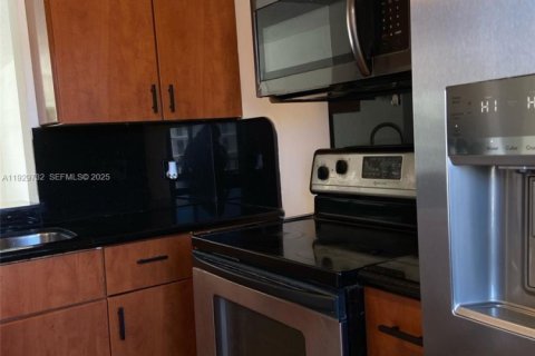 Condo in Miramar, Florida, 2 bedrooms № 2250459 - photo 5