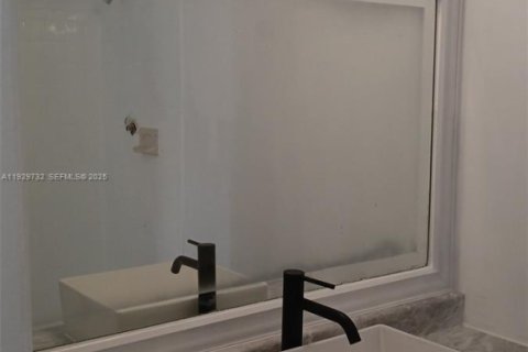 Condo in Miramar, Florida, 2 bedrooms № 2250459 - photo 14