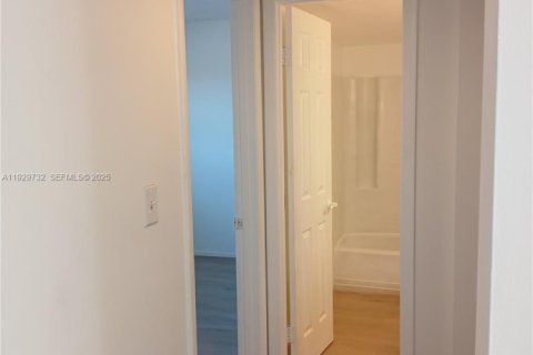 Condo in Miramar, Florida, 2 bedrooms № 2250459 - photo 17