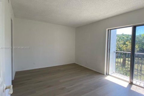Condo in Miramar, Florida, 2 bedrooms № 2250459 - photo 8