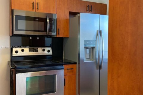 Condo in Miramar, Florida, 2 bedrooms № 2250459 - photo 18