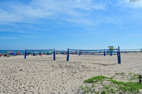 House in Pompano Beach, Florida 3 bedrooms, 135.27 sq.m. № 1128043 - photo 1