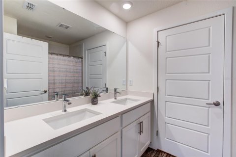 Townhouse in Longwood, Florida 3 bedrooms, 138.24 sq.m. № 2221848 - photo 17