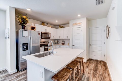 Townhouse in Longwood, Florida 3 bedrooms, 138.24 sq.m. № 2221848 - photo 6