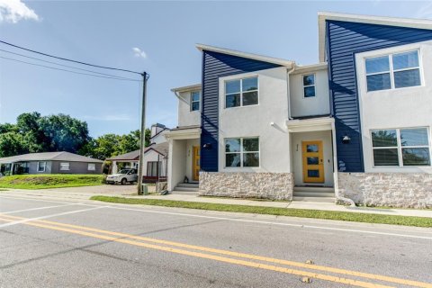 Townhouse in Longwood, Florida 3 bedrooms, 138.24 sq.m. № 2221848 - photo 3