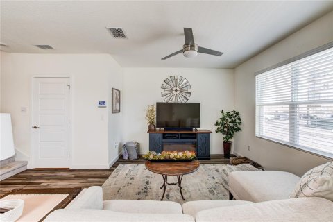 Townhouse in Longwood, Florida 3 bedrooms, 138.24 sq.m. № 2221848 - photo 8