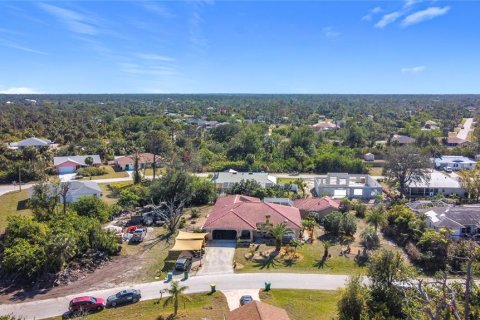 House in Englewood, Florida 5 bedrooms, 309.64 sq.m. № 1559798 - photo 3