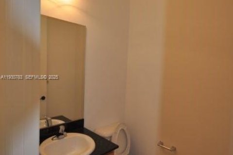 House in Miramar, Florida 3 bedrooms, 173.54 sq.m. № 1989502 - photo 7