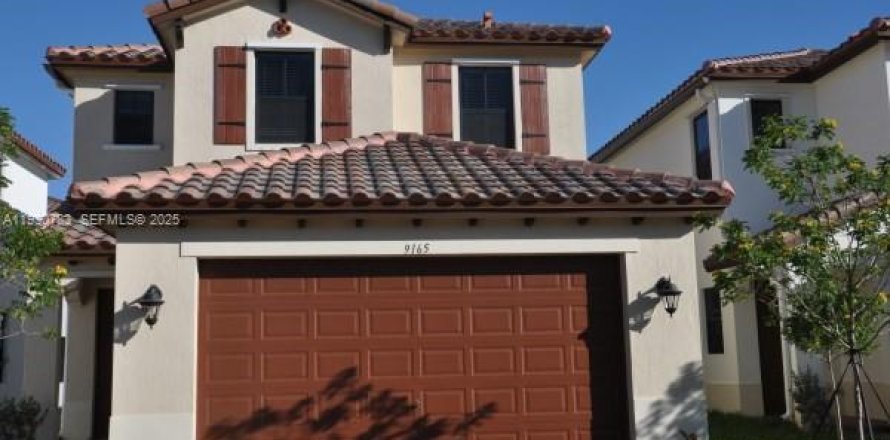 House in Miramar, Florida 3 bedrooms, 173.54 sq.m. № 1989502