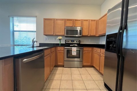 House in Miramar, Florida 3 bedrooms, 173.54 sq.m. № 1989502 - photo 5