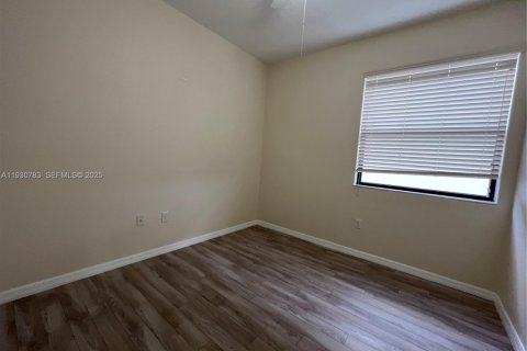 House in Miramar, Florida 3 bedrooms, 173.54 sq.m. № 1989502 - photo 15