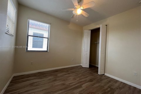 House in Miramar, Florida 3 bedrooms, 173.54 sq.m. № 1989502 - photo 12