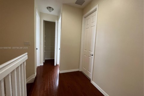 House in Miramar, Florida 3 bedrooms, 173.54 sq.m. № 1989502 - photo 9