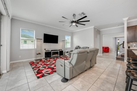 House in Apopka, Florida 5 bedrooms, 356.65 sq.m. № 1899102 - photo 6