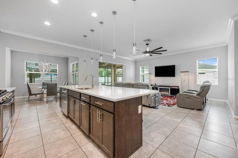 House in Apopka, Florida 5 bedrooms, 356.65 sq.m. № 1899102 - photo 4